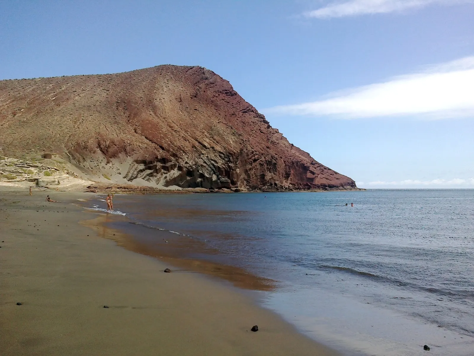 Playa de la Tejita gegenüber von Montaña Roja, südlich von El Médano.